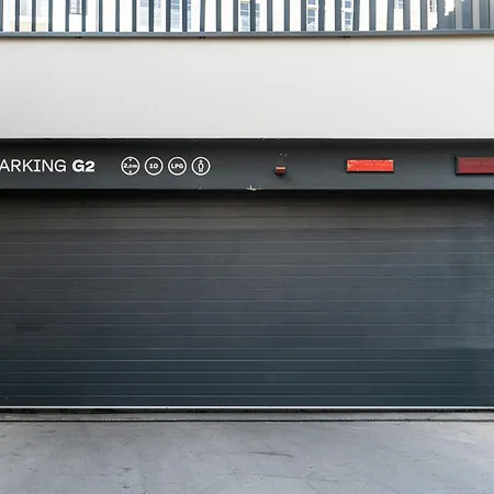 Versace Jana Pawla - Free Parking Included