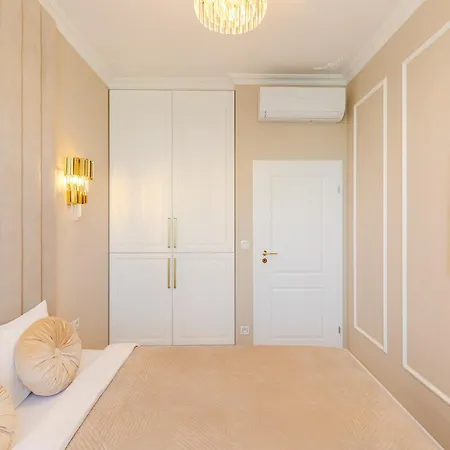 Versace Jana Pawla Apartment *